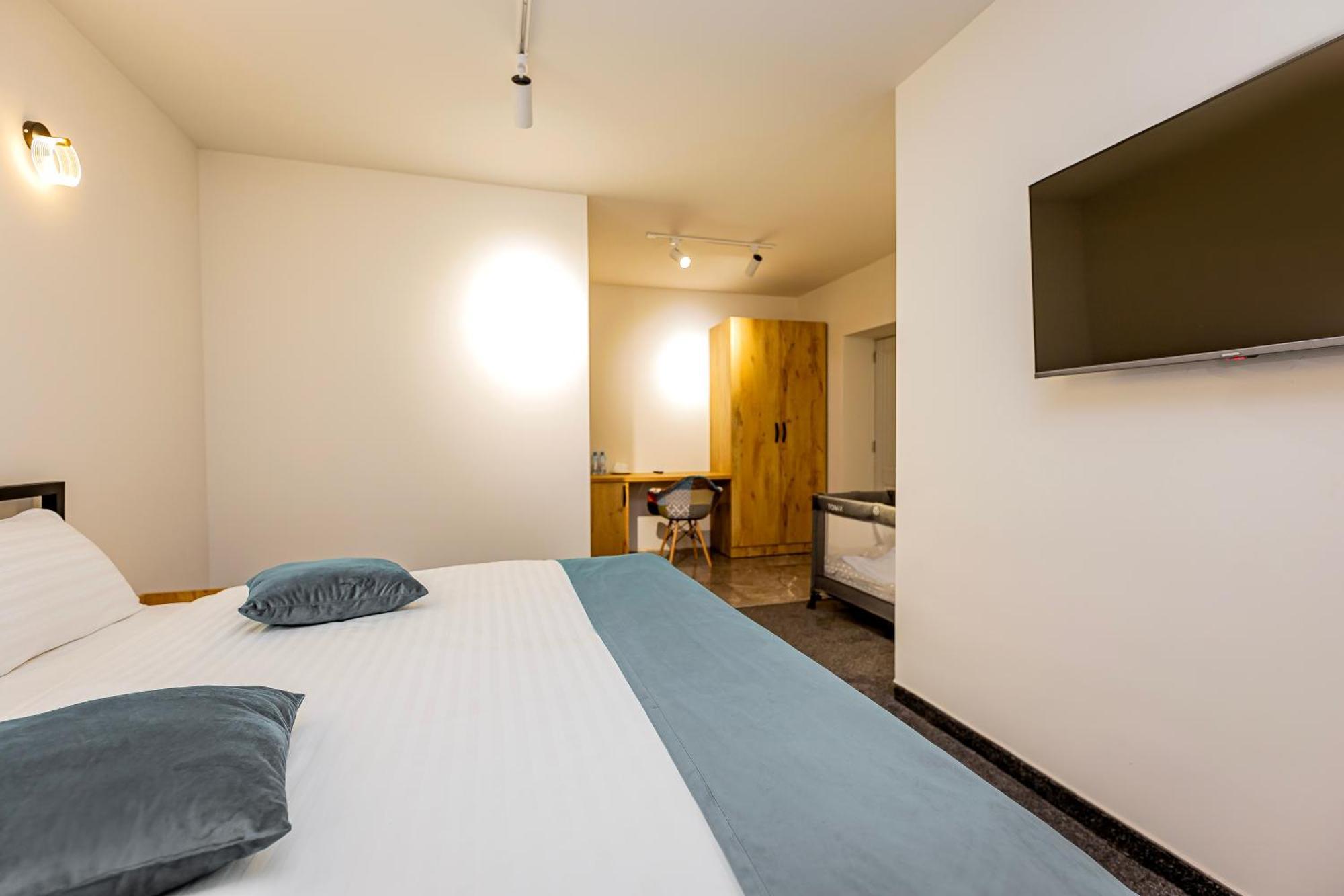 Taniqinn Dilijan Hotel Ngoại thất bức ảnh