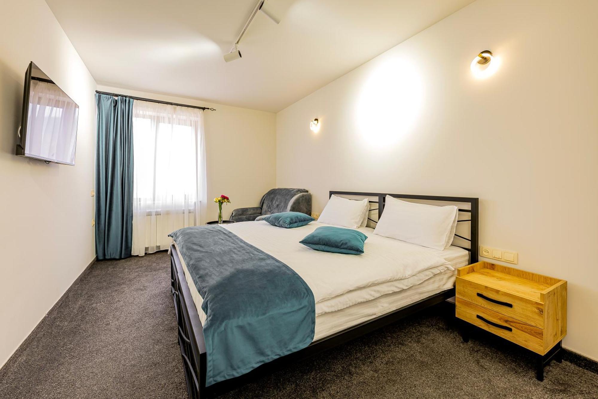 Taniqinn Dilijan Hotel Ngoại thất bức ảnh