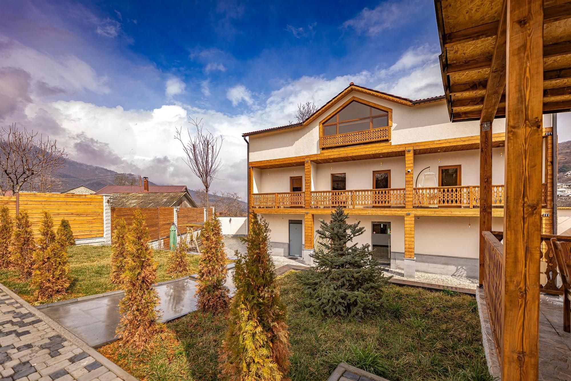 Taniqinn Dilijan Hotel Ngoại thất bức ảnh