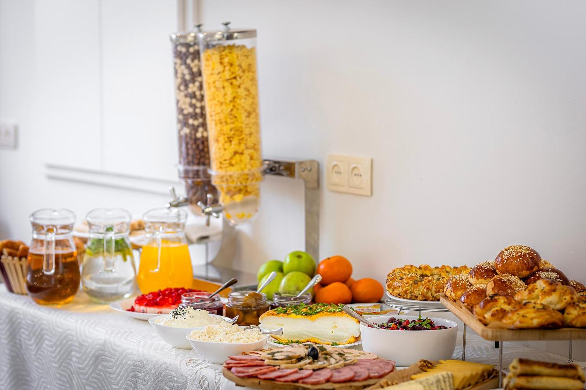 Taniqinn Dilijan Hotel Ngoại thất bức ảnh