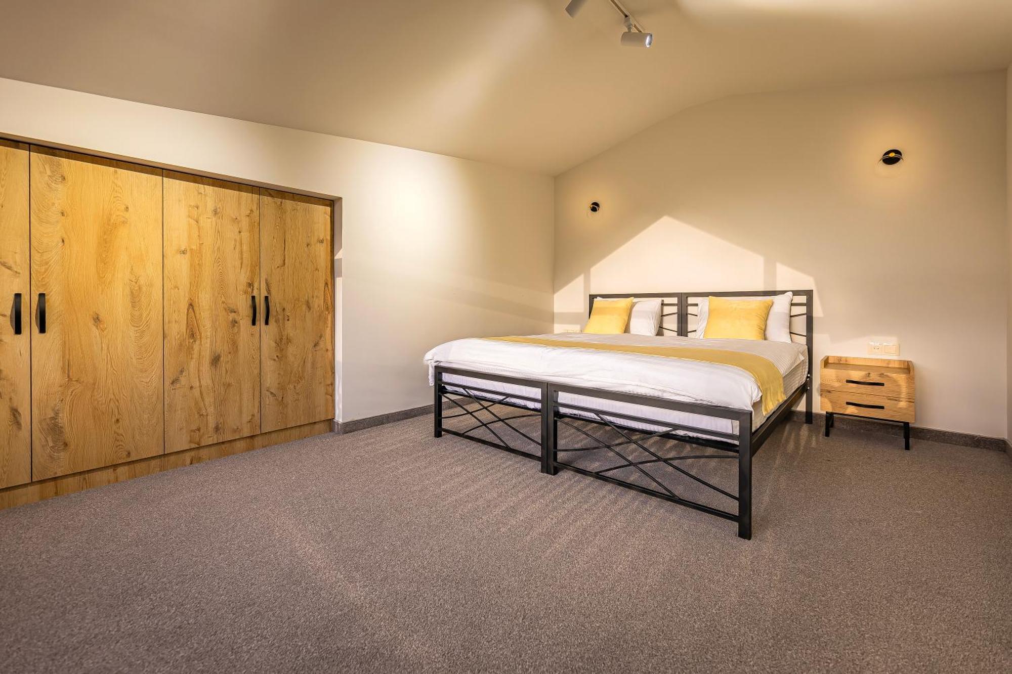 Taniqinn Dilijan Hotel Ngoại thất bức ảnh