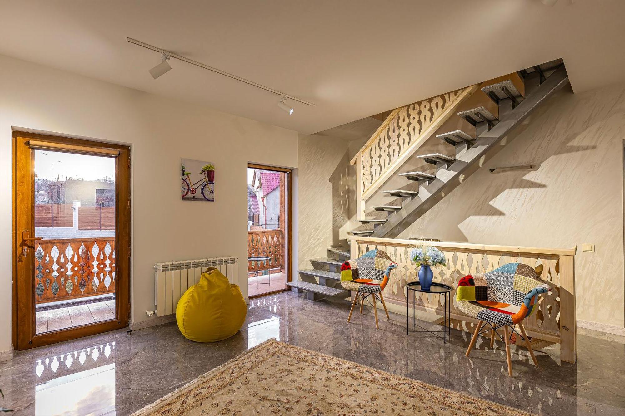 Taniqinn Dilijan Hotel Ngoại thất bức ảnh