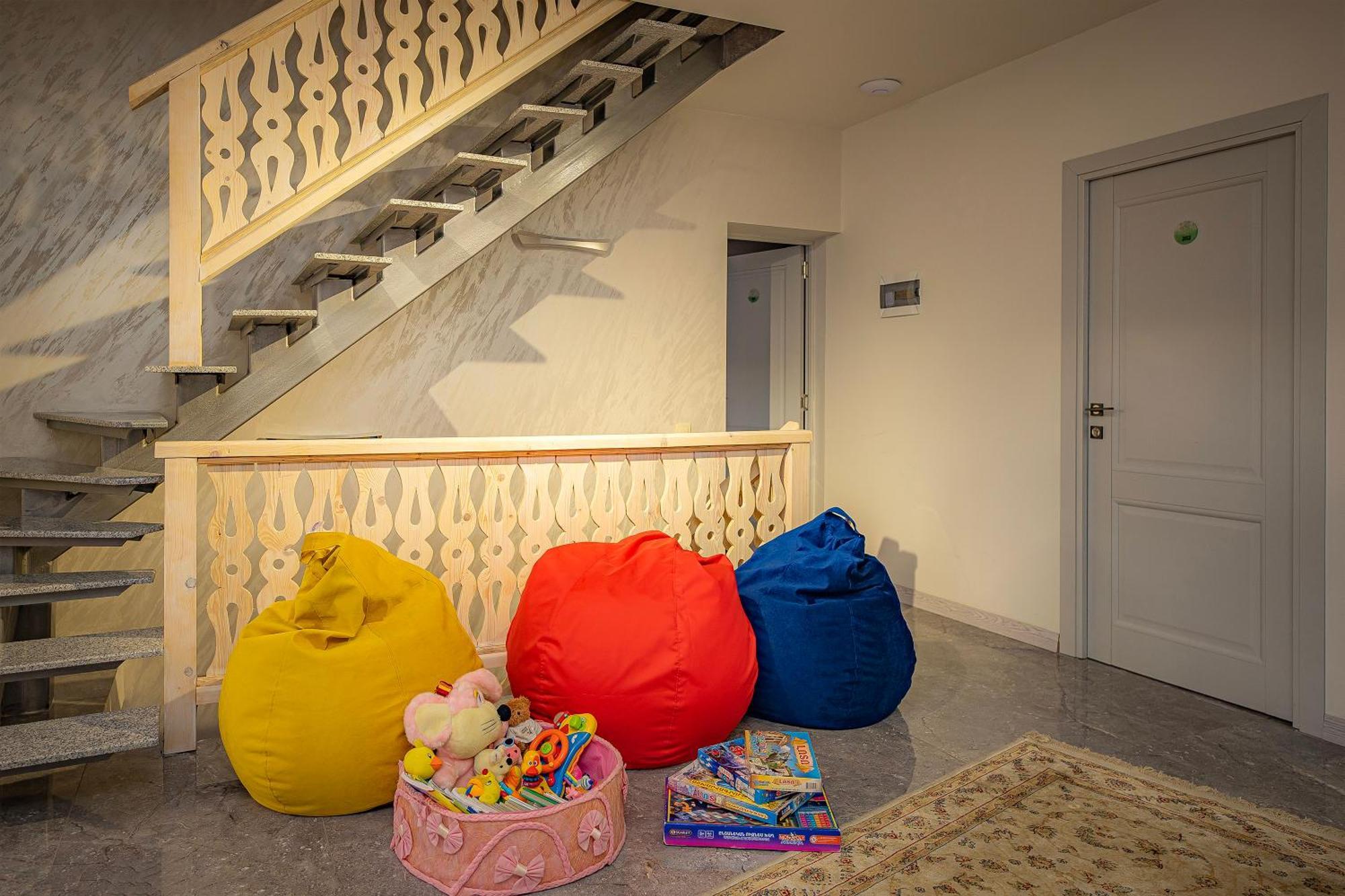 Taniqinn Dilijan Hotel Ngoại thất bức ảnh
