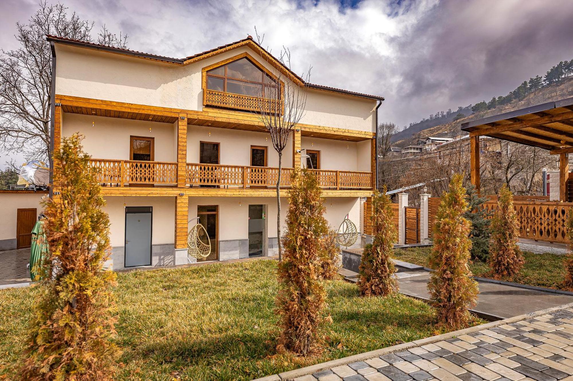 Taniqinn Dilijan Hotel Ngoại thất bức ảnh