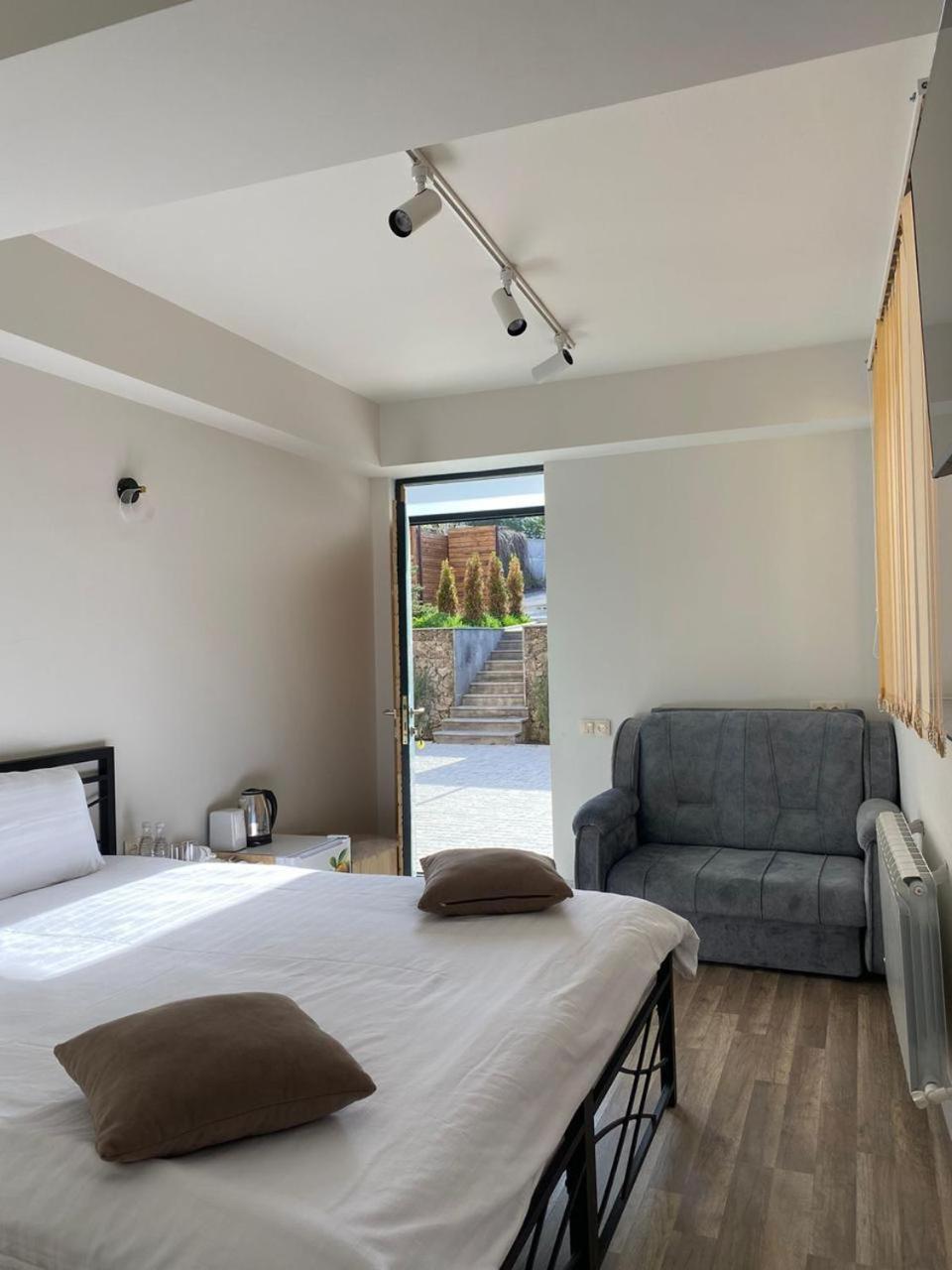 Taniqinn Dilijan Hotel Ngoại thất bức ảnh